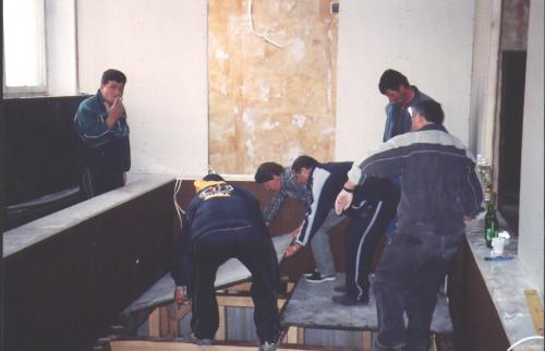Поставяне на пода в ИнфоЦентър-Борино